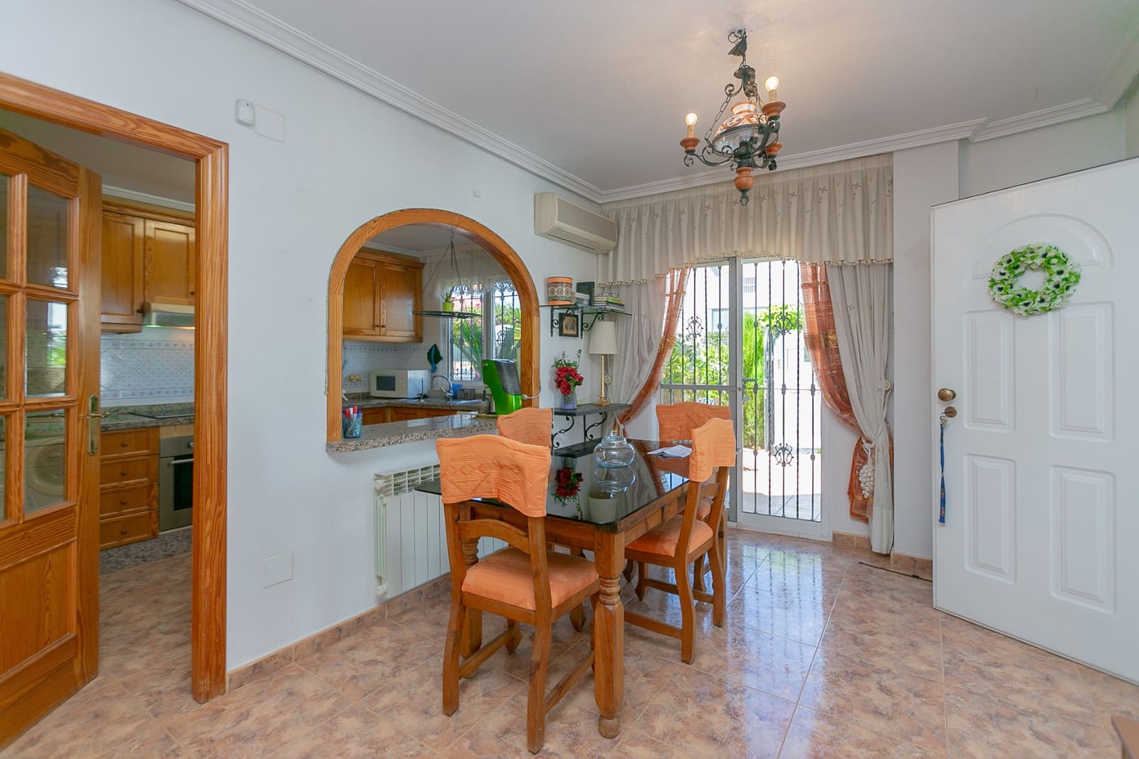 Pareado de 2 habitaciones en La Zenia en venta con piscina - 295.000 € (Ref: 9753646)