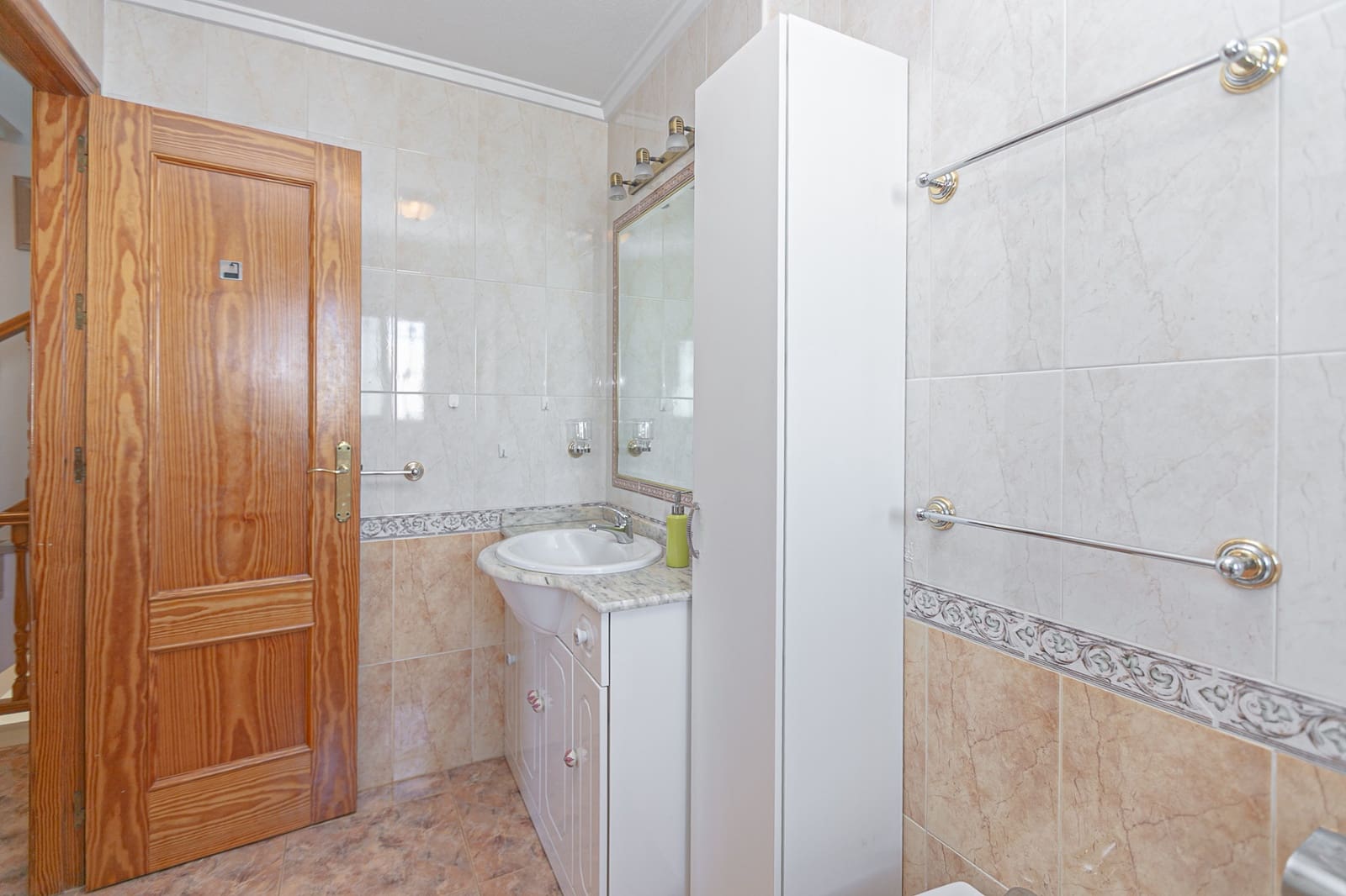 Pareado de 2 habitaciones en La Zenia en venta con piscina - 295.000 € (Ref: 9753646)