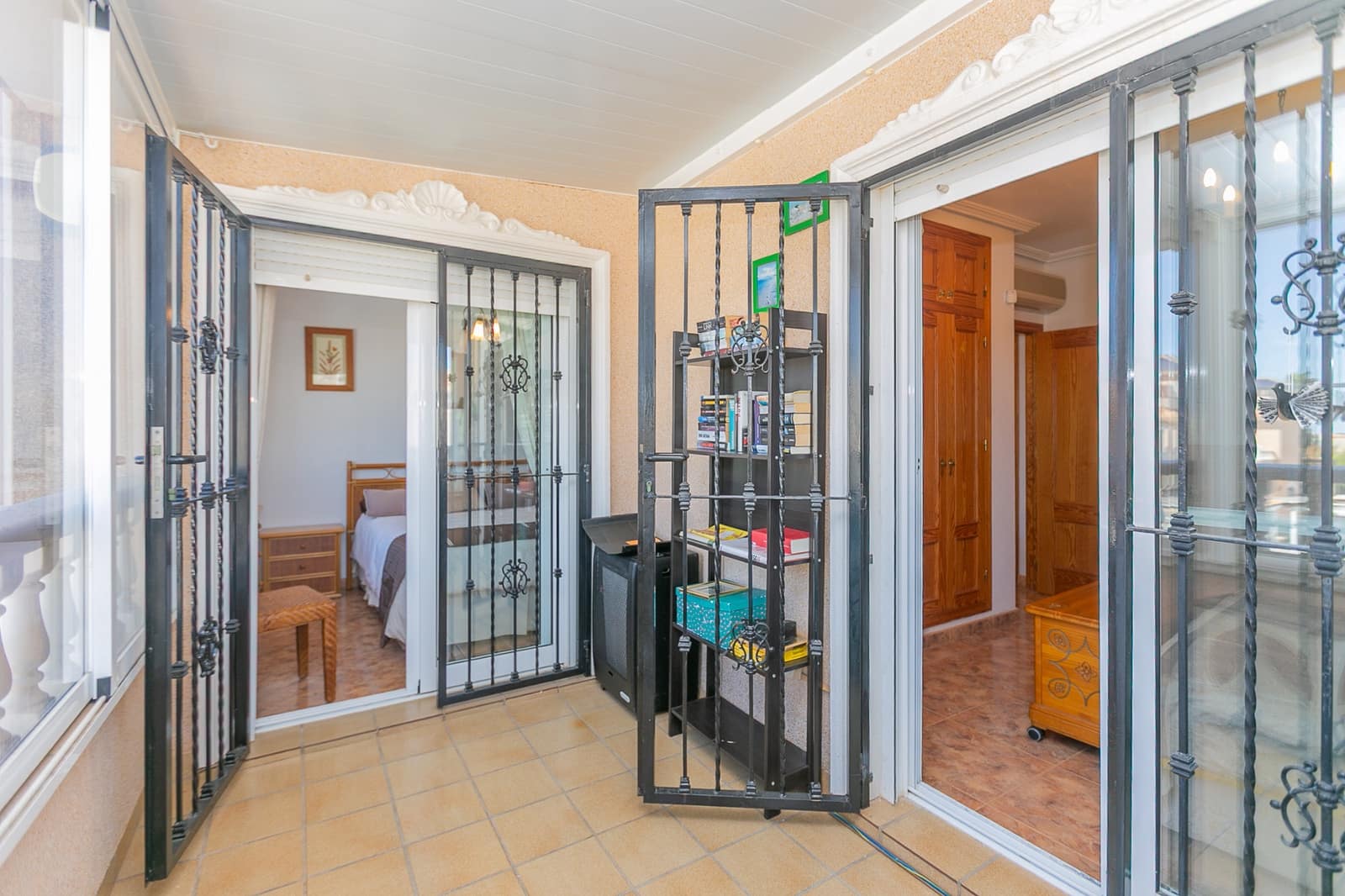 Pareado de 2 habitaciones en La Zenia en venta con piscina - 295.000 € (Ref: 9753646)