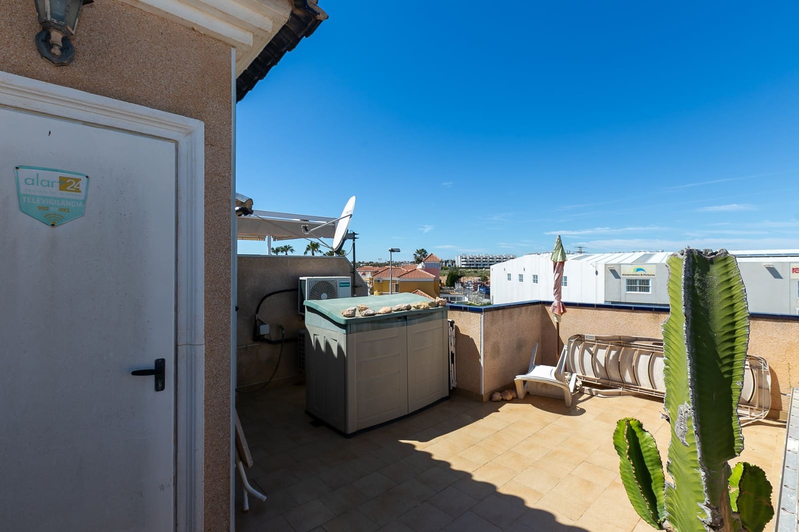 Pareado de 2 habitaciones en La Zenia en venta con piscina - 295.000 € (Ref: 9753646)