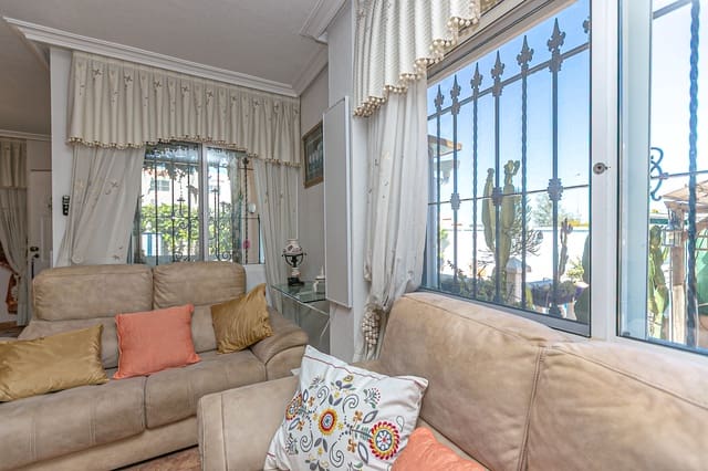 Pareado de 2 habitaciones en La Zenia, Orihuela en venta con piscina - 295.000 € (Ref: 9753646)