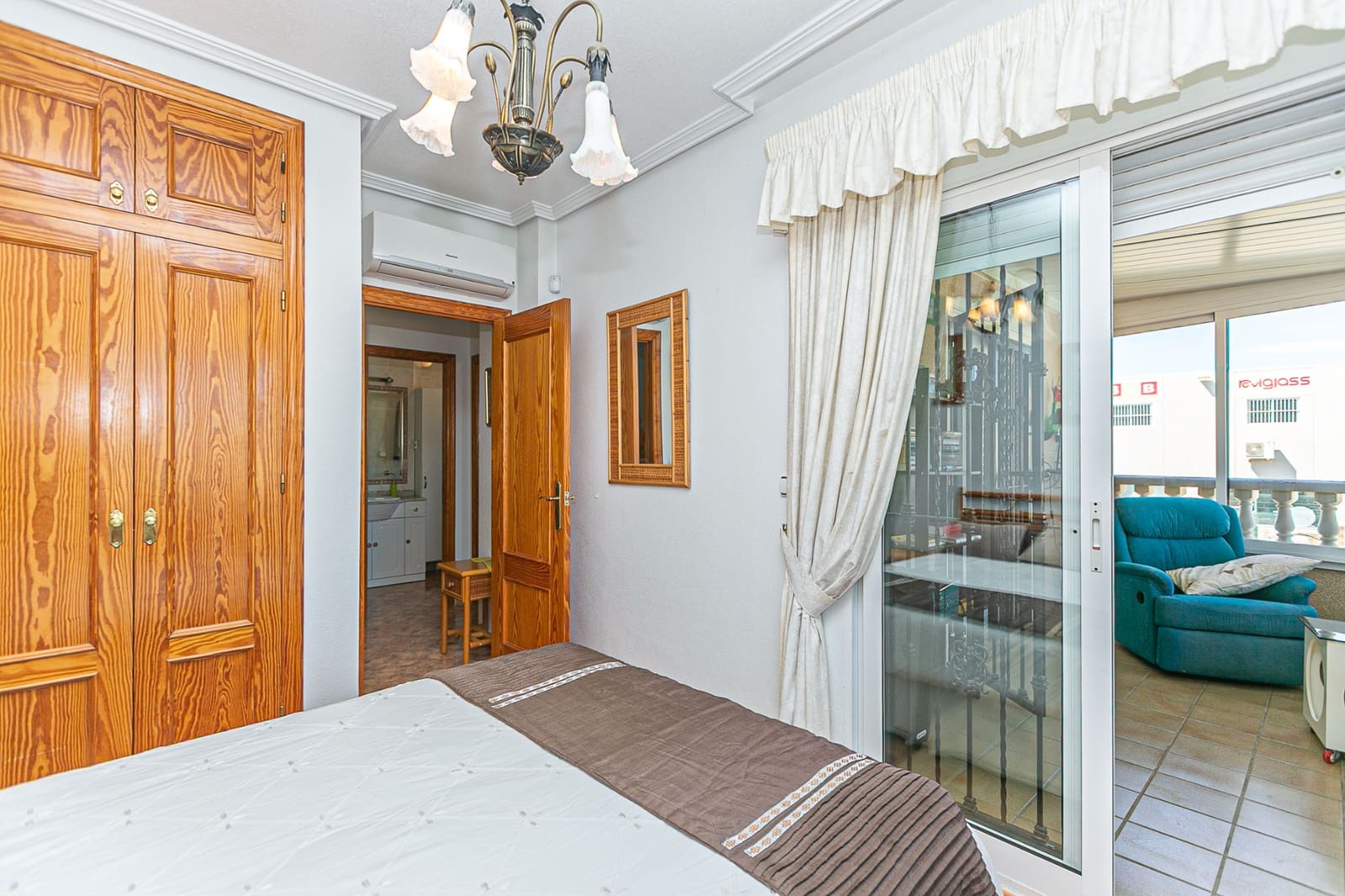 Pareado de 2 habitaciones en La Zenia en venta con piscina - 295.000 € (Ref: 9753646)