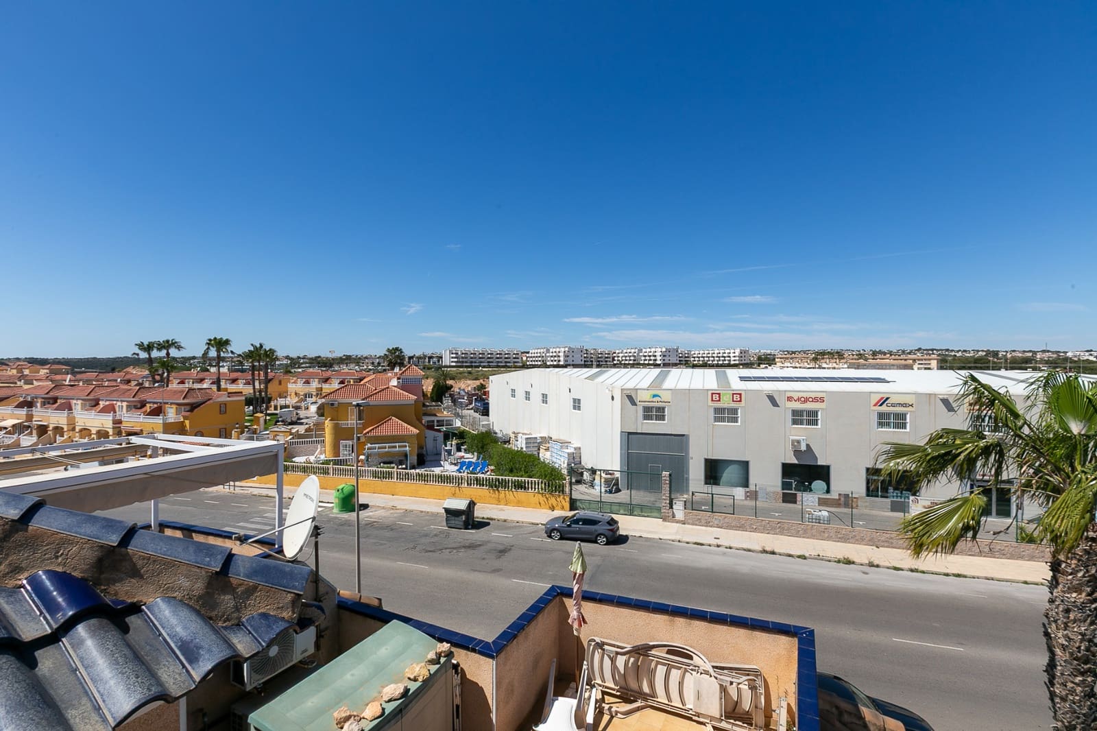 Pareado de 2 habitaciones en La Zenia en venta con piscina - 295.000 € (Ref: 9753646)