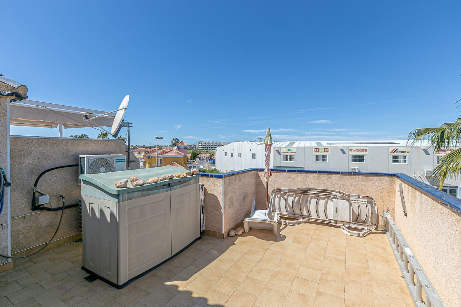 Pareado de 2 habitaciones en La Zenia en venta con piscina - 295.000 € (Ref: 9753646)