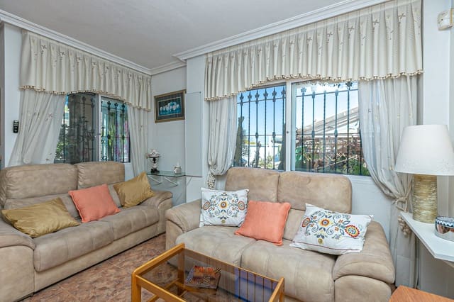 Pareado de 2 habitaciones en La Zenia, Orihuela en venta con piscina - 295.000 € (Ref: 9753646)