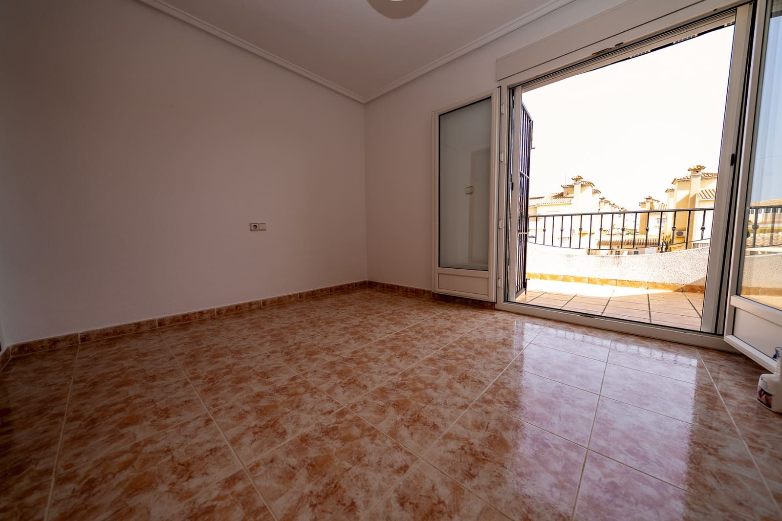 3 makuuhuone Rivitalo myytävänä paikassa Playa Flamenca mukana uima-altaan - 249 500 € (Ref: 9761304)