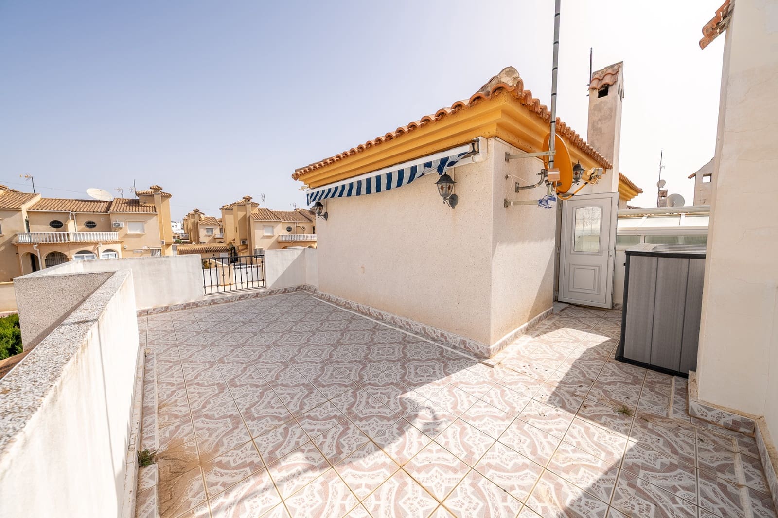 3 makuuhuone Rivitalo myytävänä paikassa Playa Flamenca mukana uima-altaan - 249 500 € (Ref: 9761304)