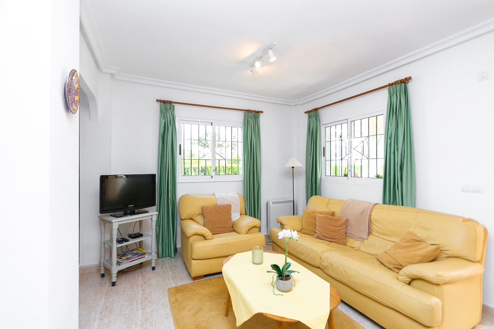 Adosado de 2 habitaciones en Playa Flamenca en venta con piscina garaje - 270.000 € (Ref: 9777126)