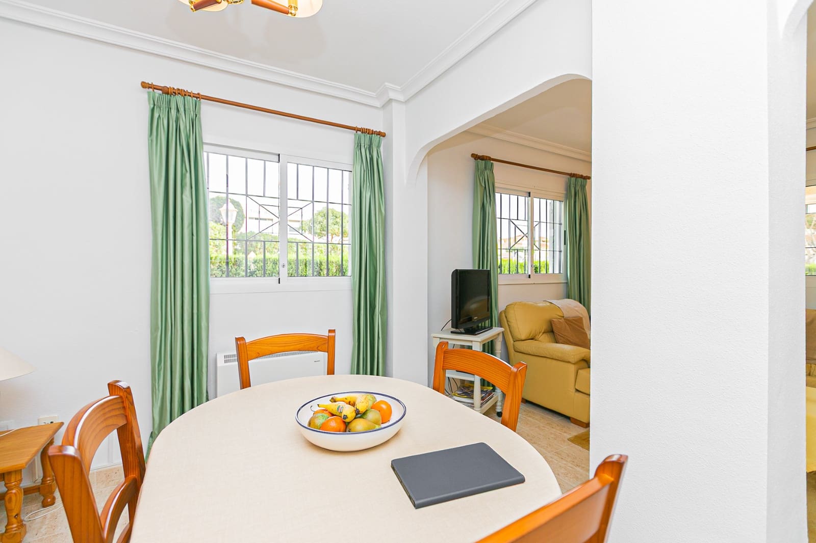 Adosado de 2 habitaciones en Playa Flamenca en venta con piscina garaje - 270.000 € (Ref: 9777126)