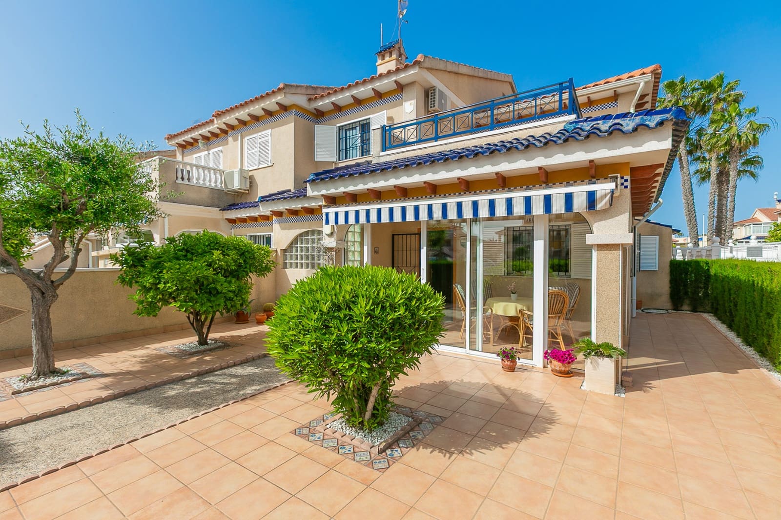 Adosado de 2 habitaciones en Playa Flamenca en venta con piscina garaje - 270.000 € (Ref: 9777126)