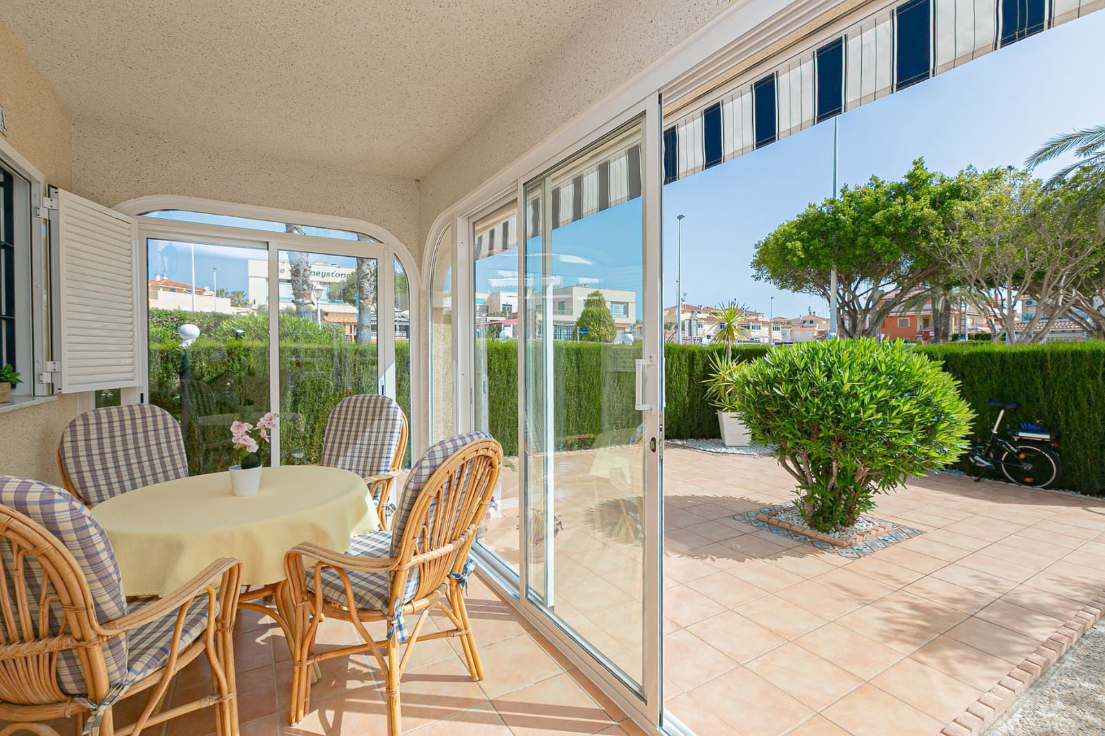 Adosado de 2 habitaciones en Playa Flamenca en venta con piscina garaje - 270.000 € (Ref: 9777126)