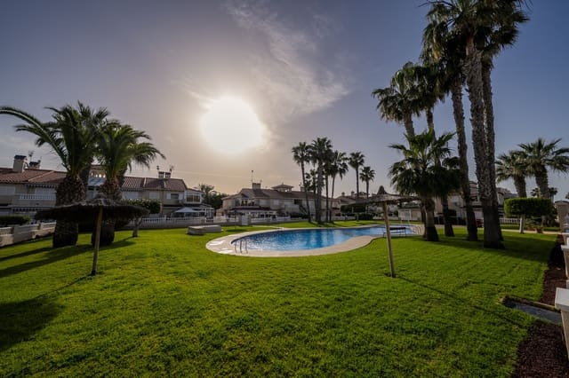 Adosado de 2 habitaciones en Playa Flamenca, Orihuela en venta con piscina garaje - 270.000 € (Ref: 9777126)