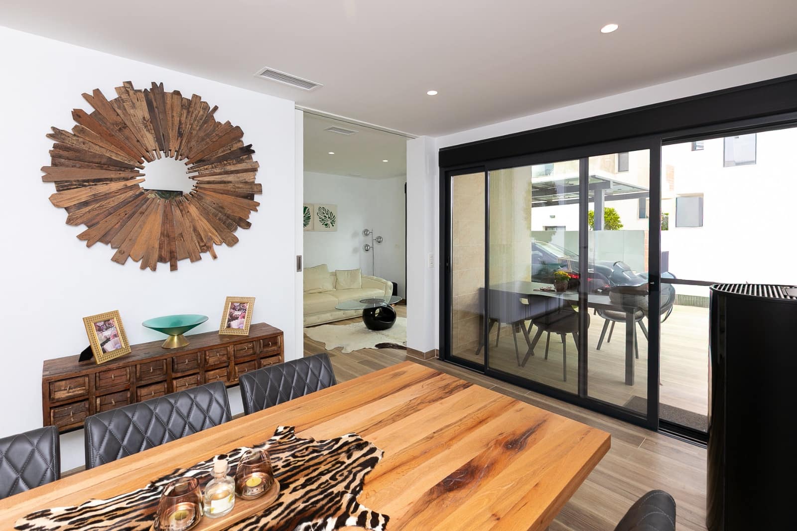 2 soveværelse Villa til salg i Los Montesinos med swimmingpool - € 525.000 (Ref: 9782363)