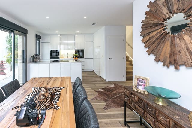 2 soveværelse Villa til salg i Los Montesinos med swimmingpool - € 525.000 (Ref: 9782363)