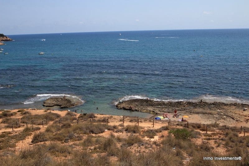 2 makuuhuone Omakotitalo myytävänä paikassa Orihuela Costa mukana uima-altaan - 219 000 € (Ref: 9793380)