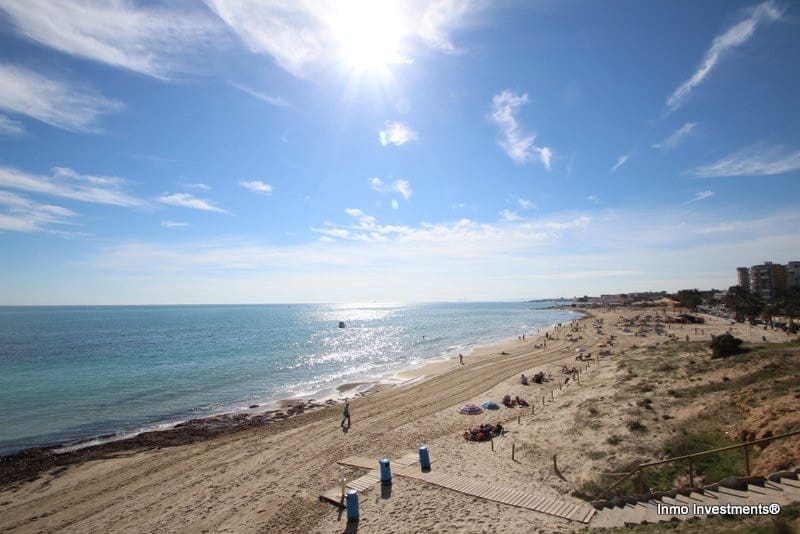 2 makuuhuone Omakotitalo myytävänä paikassa Orihuela Costa mukana uima-altaan - 219 000 € (Ref: 9793380)