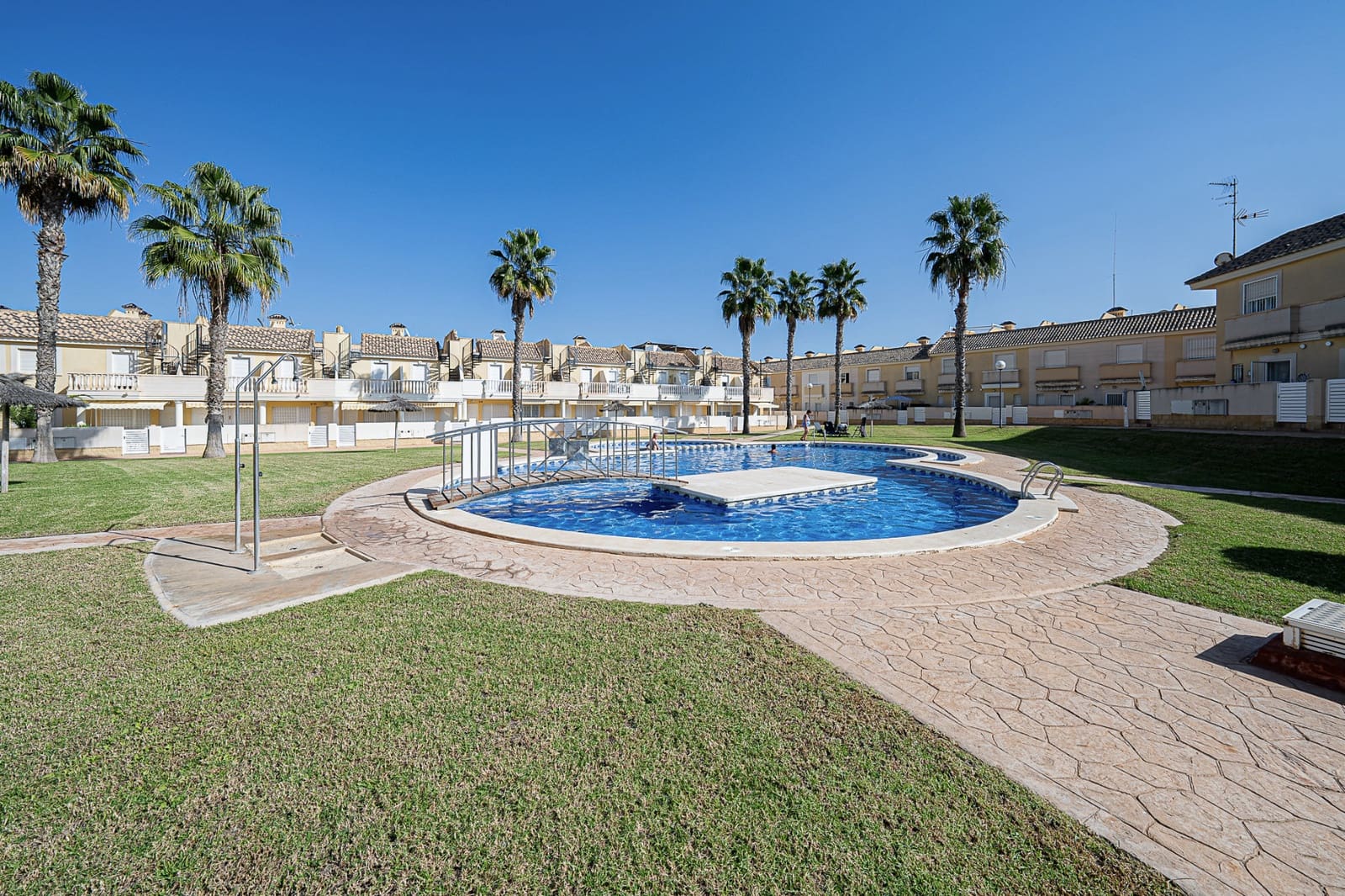 2 makuuhuone Omakotitalo myytävänä paikassa Orihuela Costa mukana uima-altaan - 219 000 € (Ref: 9793380)