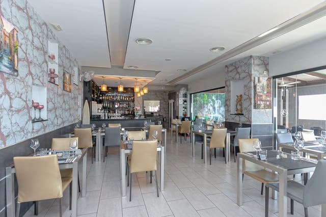 1 makuuhuone Kaupallinen myytävänä paikassa Villamartin, Orihuela - 110 000 € (Ref: 9793381)