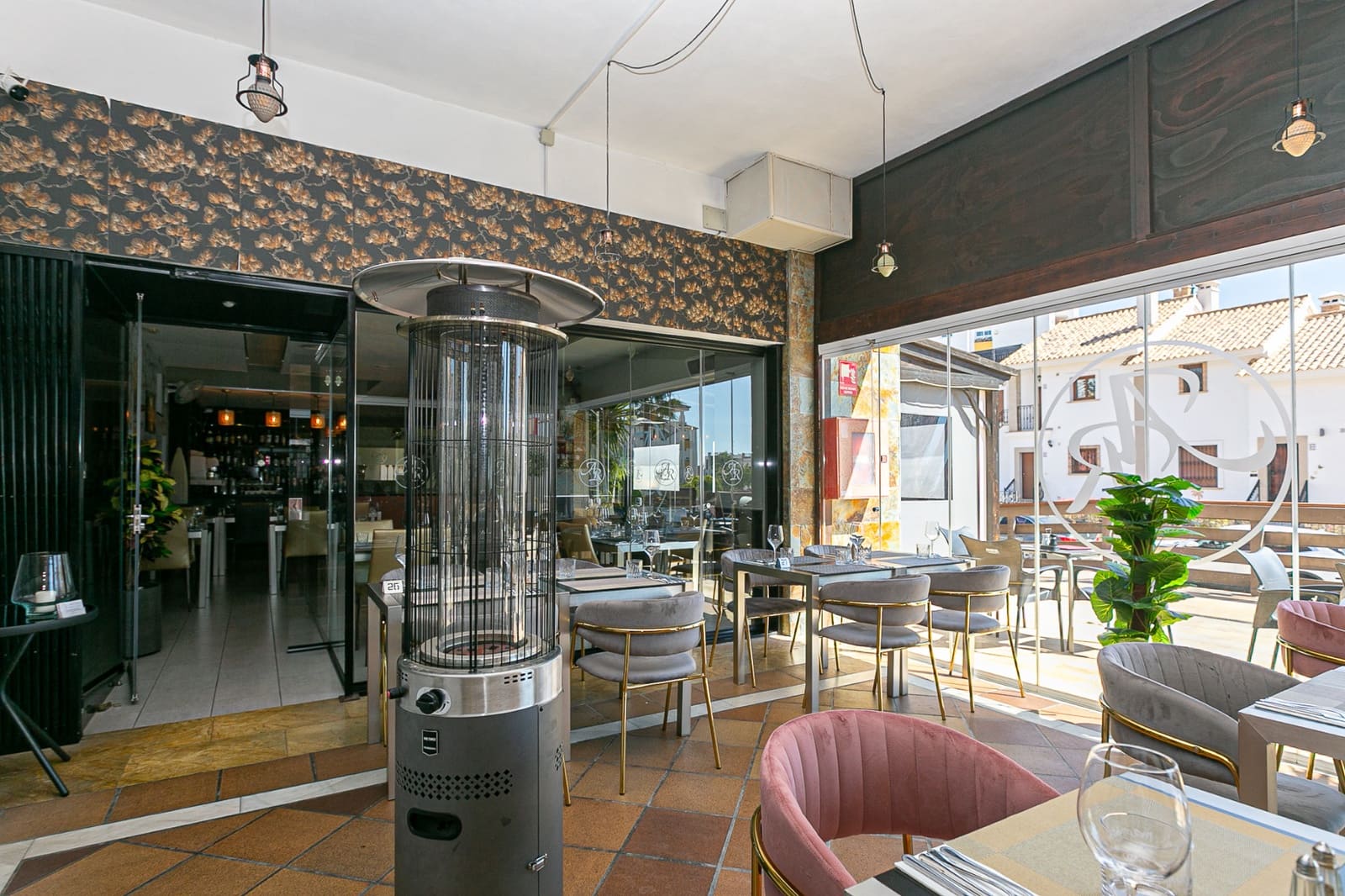 1 bedroom Commercial for sale in Villamartin - € 110,000 (Ref: 9793381)