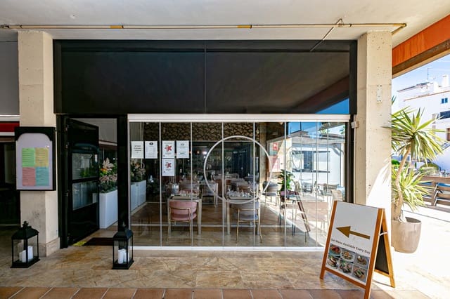 1 makuuhuone Kaupallinen myytävänä paikassa Villamartin, Orihuela - 110 000 € (Ref: 9793381)