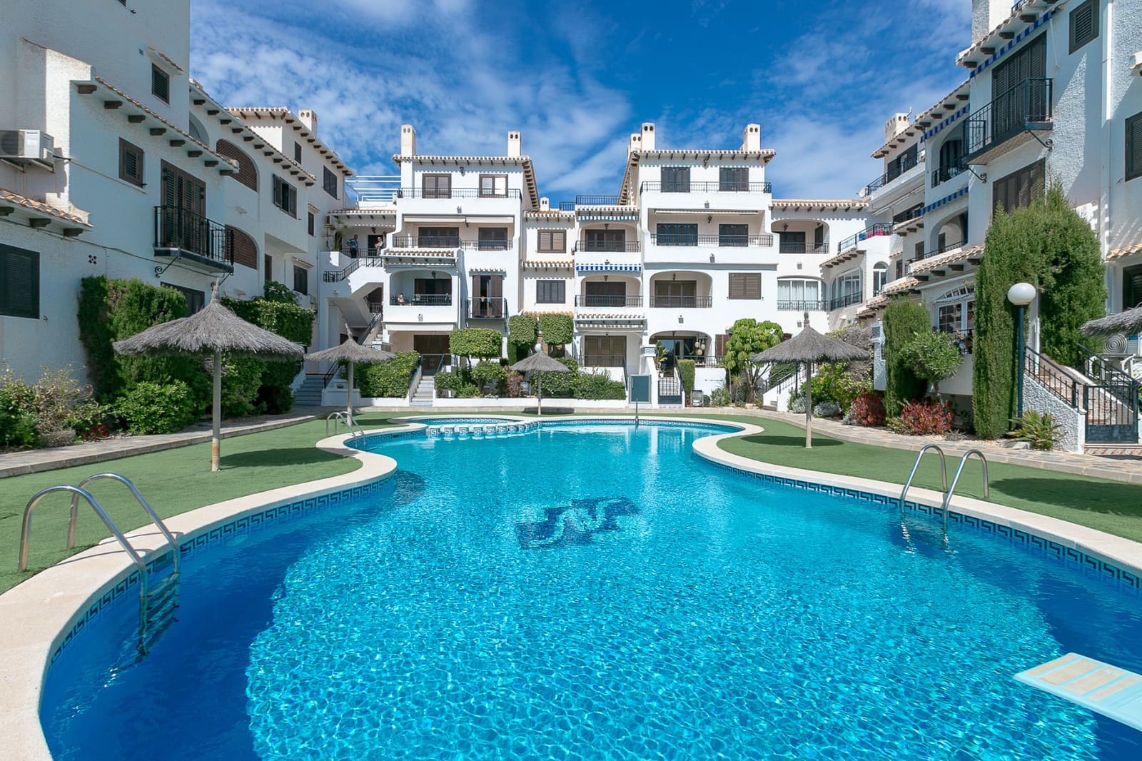 2 slaapkamer Appartement te koop in Cabo Roig met zwembad - € 205.000 (Ref: 9793505)