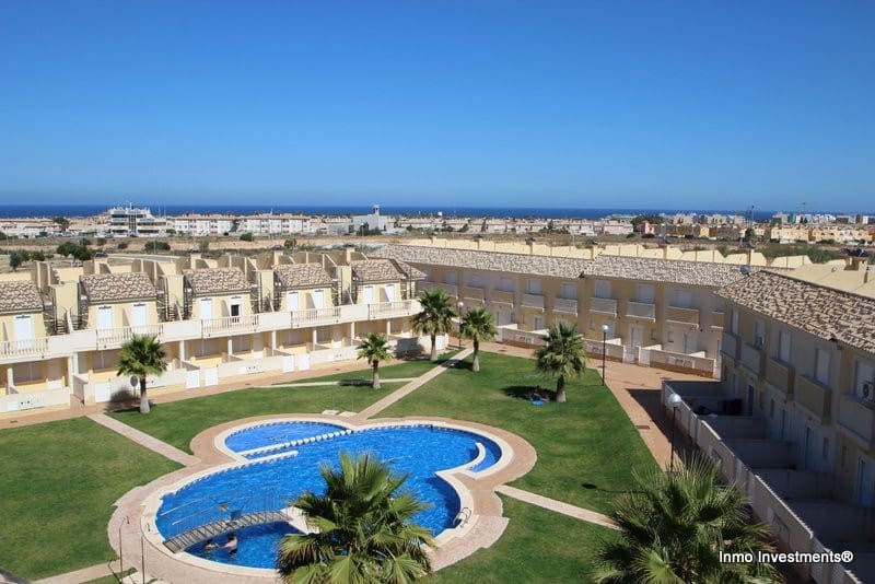 2 soveværelse Byhus til salg i Orihuela Costa med swimmingpool - € 219.000 (Ref: 9795103)