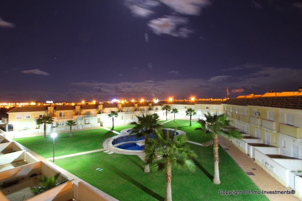 2 soveværelse Byhus til salg i Orihuela Costa med swimmingpool - € 219.000 (Ref: 9795103)