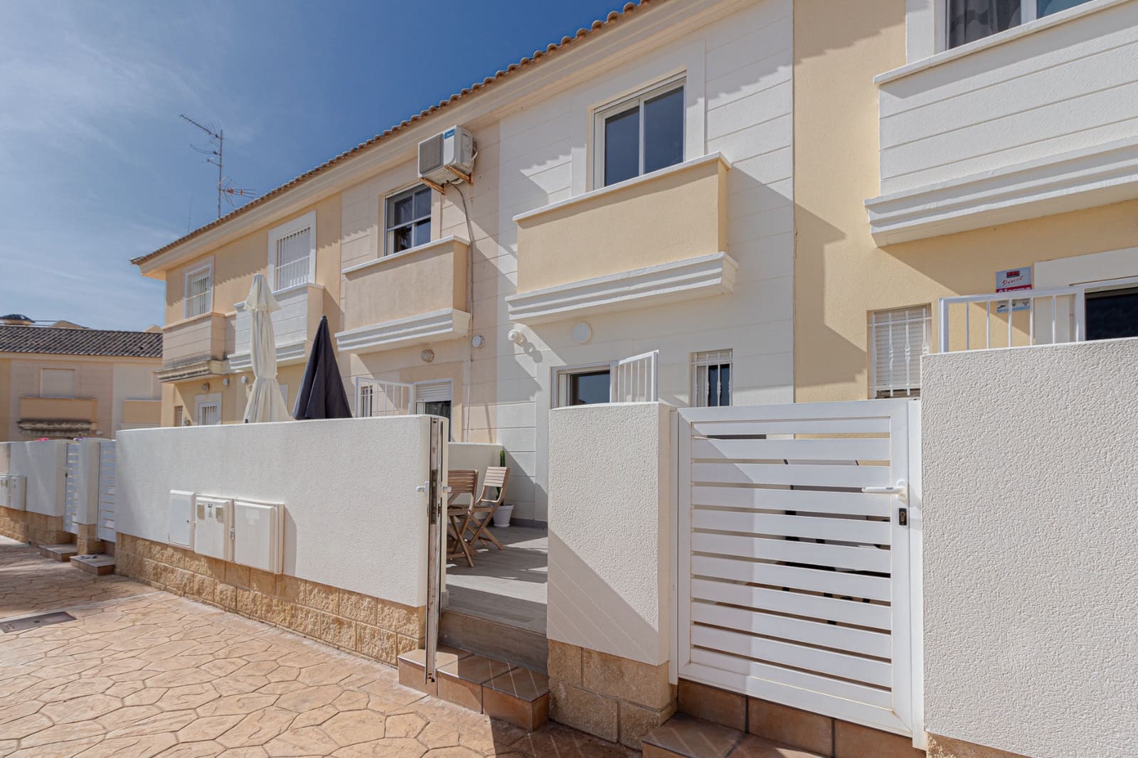 2 soveværelse Byhus til salg i Orihuela Costa med swimmingpool - € 219.000 (Ref: 9795103)