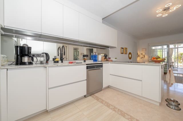 2 soveværelse Lejlighed til salg i Playa Flamenca, Orihuela med swimmingpool - € 220.000 (Ref: 9798001)