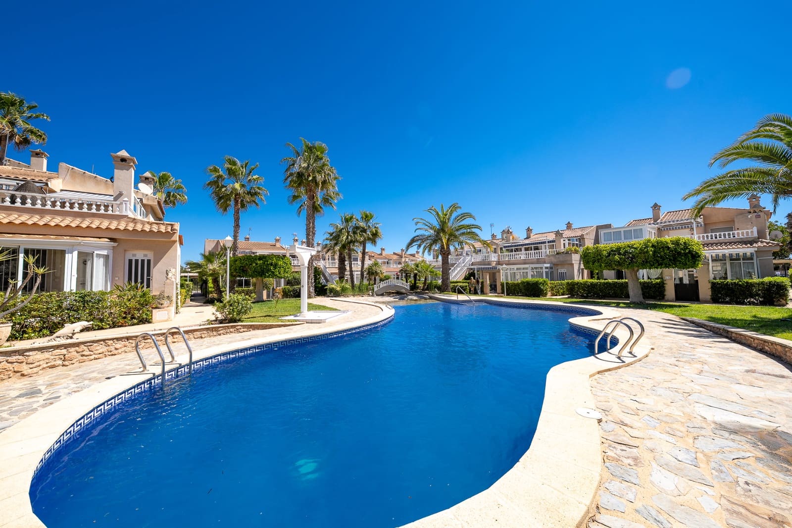 4 chambre Appartement à vendre à Playa Flamenca avec piscine - 425 000 € (Ref: 9798386)