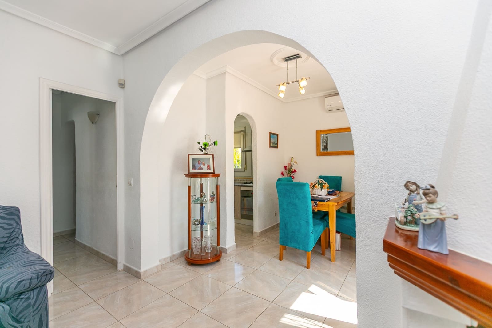 2 chambre Villa/Maison à vendre à Villamartin avec piscine - 320 000 € (Ref: 9819346)