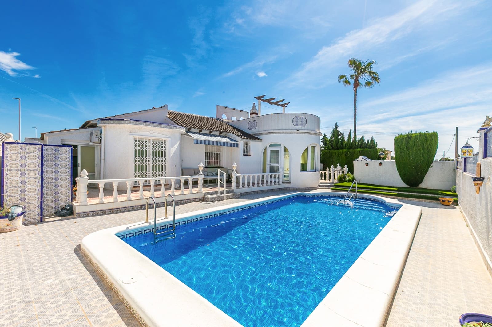 2 chambre Villa/Maison à vendre à Villamartin avec piscine - 320 000 € (Ref: 9819346)