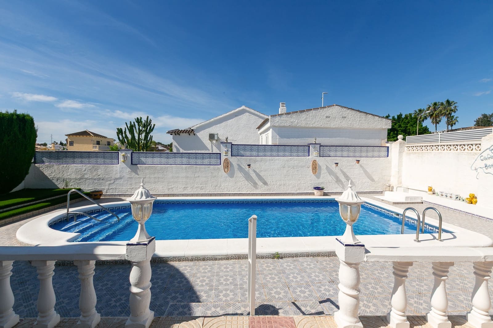 2 chambre Villa/Maison à vendre à Villamartin avec piscine - 320 000 € (Ref: 9819346)