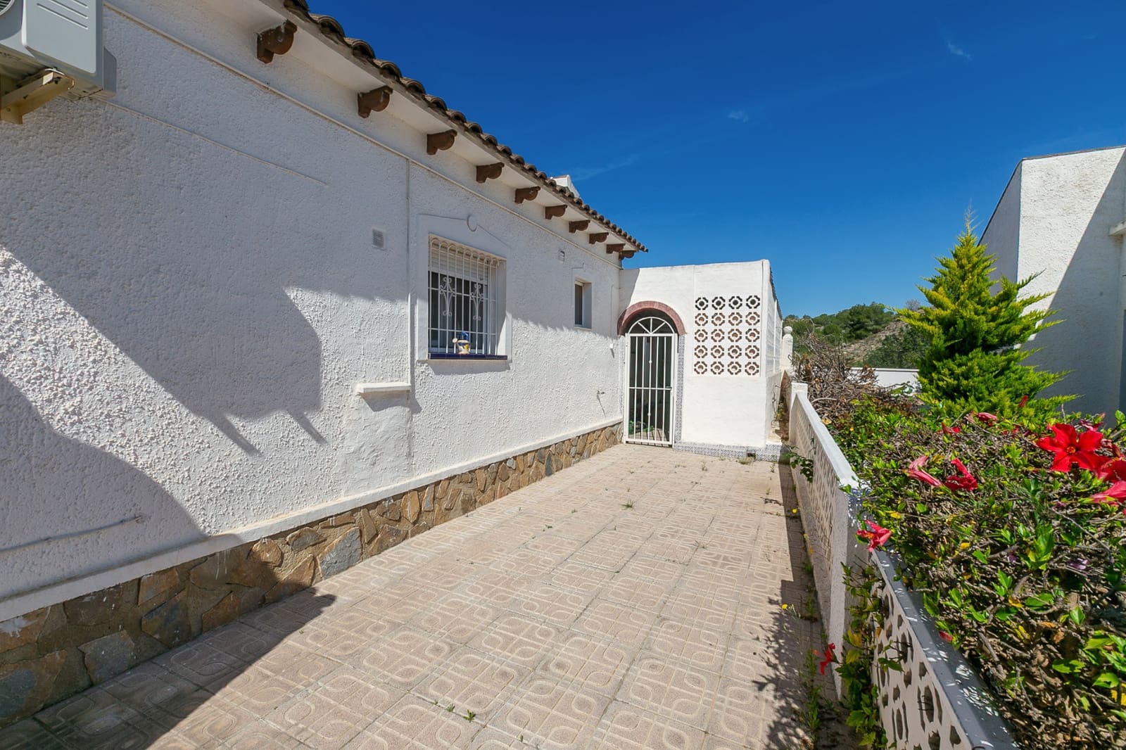 2 chambre Villa/Maison à vendre à Villamartin avec piscine - 320 000 € (Ref: 9819346)