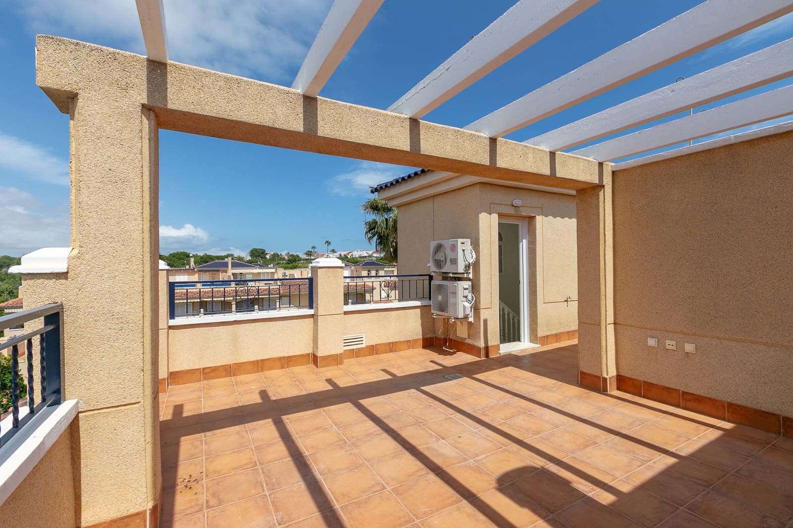 2 soveværelse Rækkehus til salg i Pilar de la Horadada med swimmingpool - € 329.000 (Ref: 9821517)