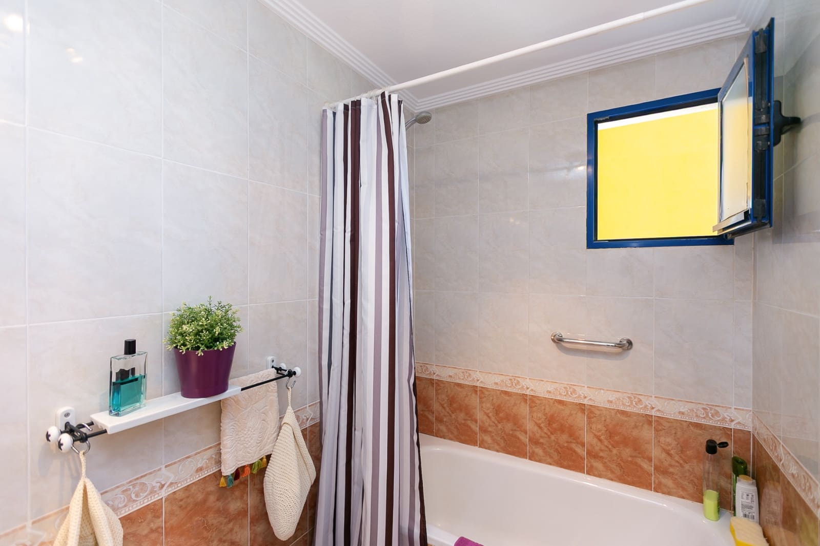 2 bedroom Apartment for sale in Dehesa de Campoamor with pool - € 220,000 (Ref: 9829603)
