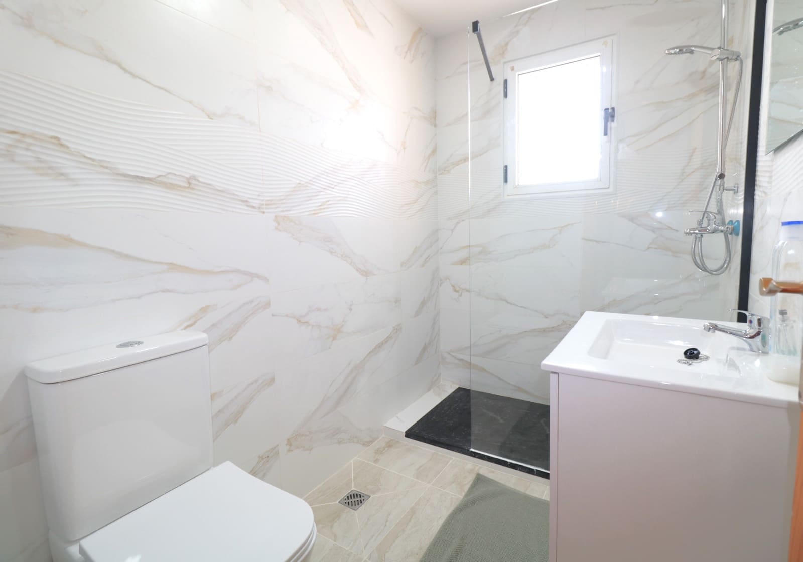 3 sypialnia Dom szeregowy na sprzedaż w Torrevieja z basenem - 228 000 € (Ref: 9829878)