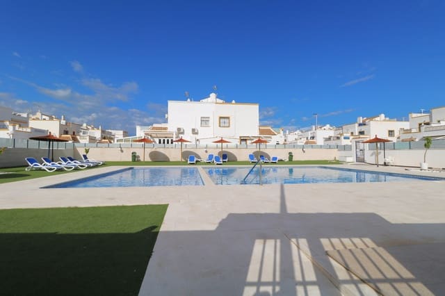 3 soveværelse Rækkehus til salg i El Chaparral - La Siesta - La Torreta, Torrevieja med swimmingpool - € 228.000 (Ref: 9829878)