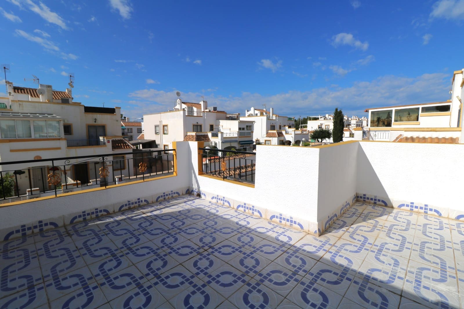 3 sypialnia Dom szeregowy na sprzedaż w Torrevieja z basenem - 228 000 € (Ref: 9829878)