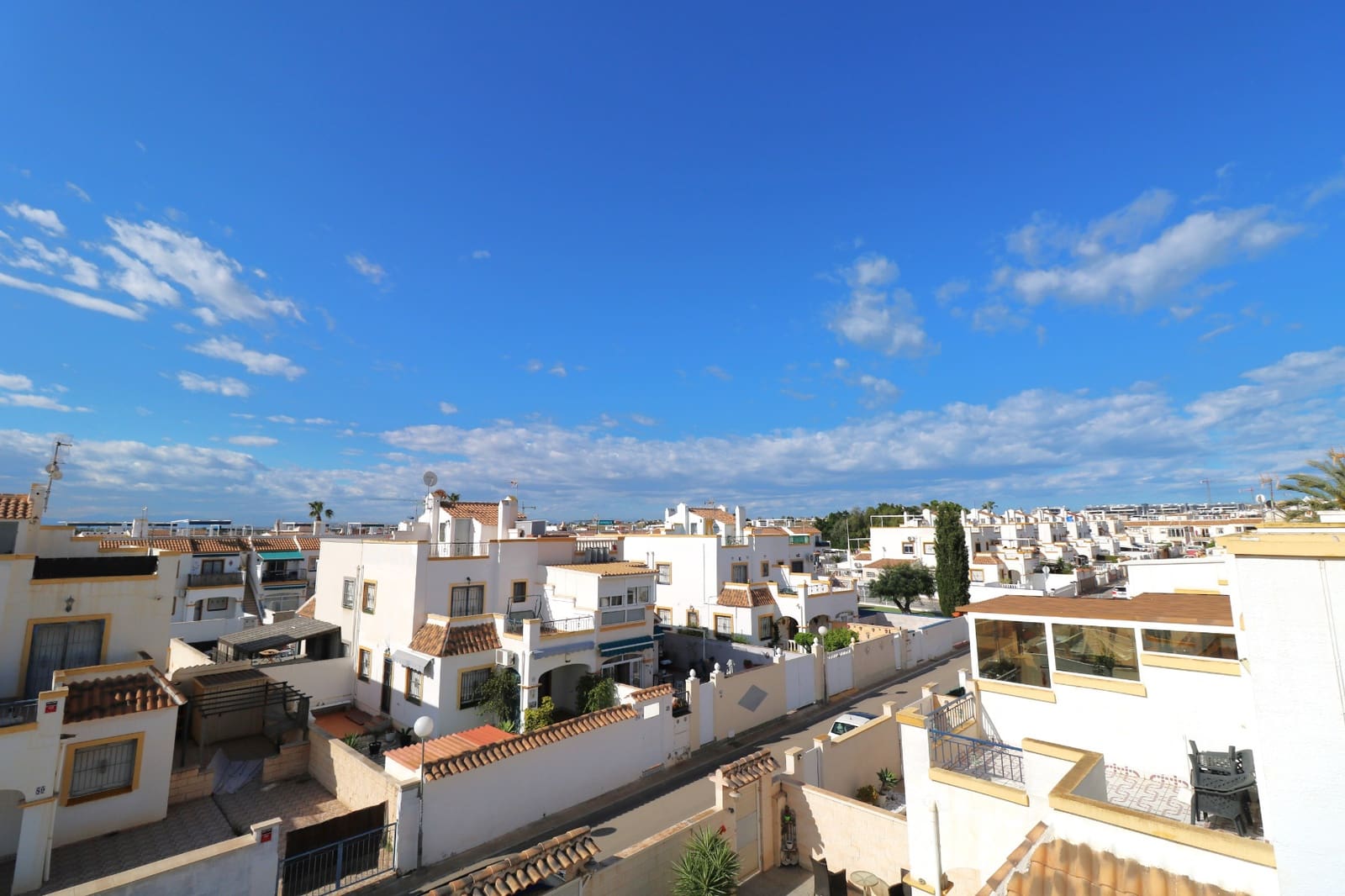 3 sypialnia Dom szeregowy na sprzedaż w Torrevieja z basenem - 228 000 € (Ref: 9829878)