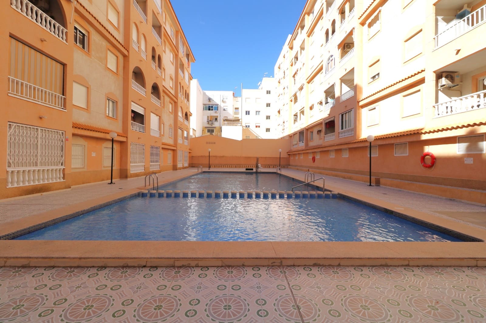2 slaapkamer Appartement te koop in Torrevieja met zwembad - € 136.300 (Ref: 9830137)