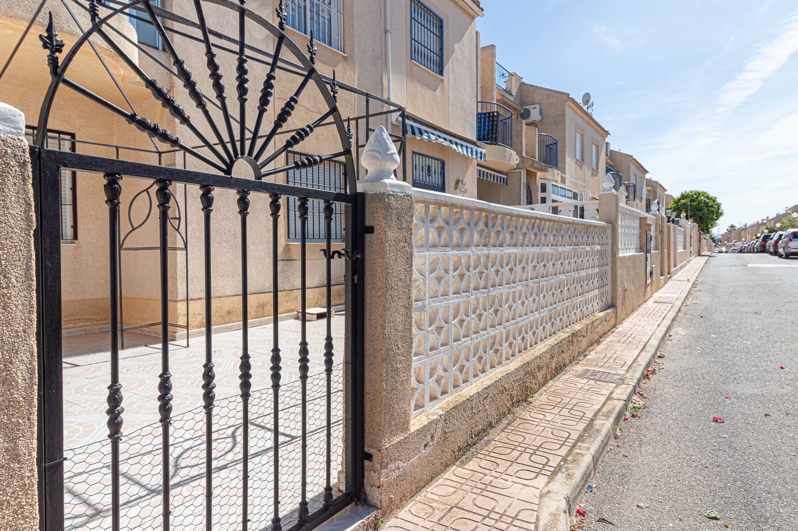 3 bedroom Bungalow for sale in San Luis with pool - € 125,000 (Ref: 9832768)