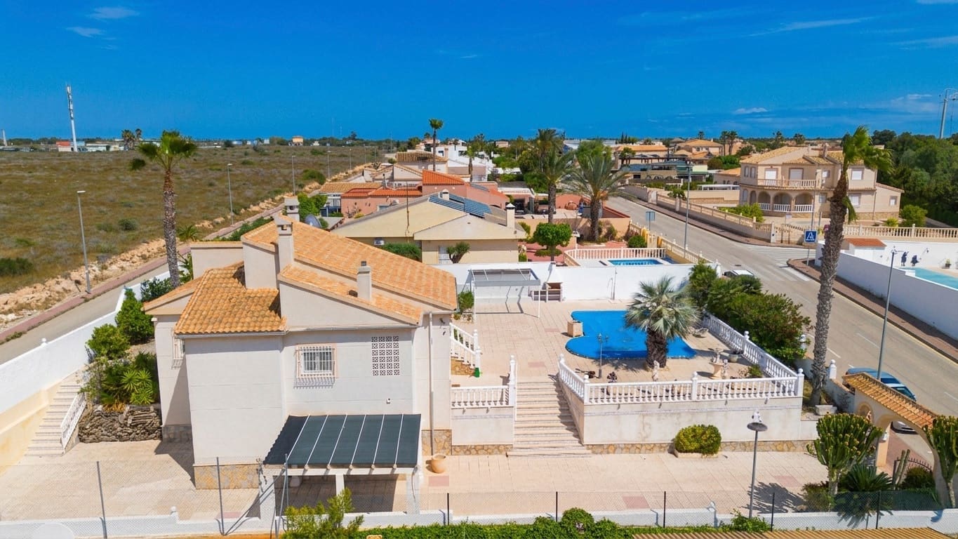 3 soveværelse Villa til salg i La Marina med swimmingpool - € 490.000 (Ref: 9834093)
