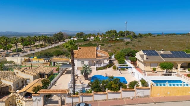 3 soveværelse Villa til salg i La Marina, Elche / Elx med swimmingpool - € 490.000 (Ref: 9834093)