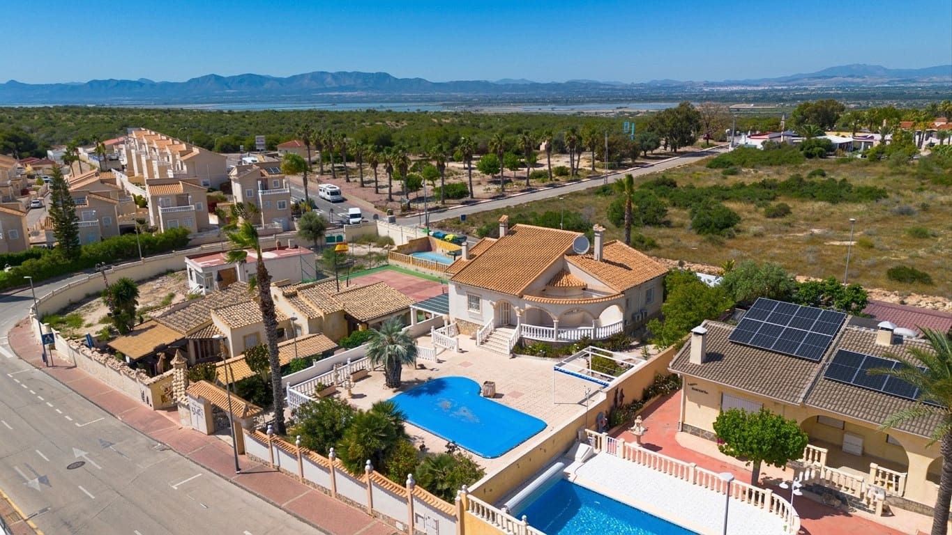 3 soveværelse Villa til salg i La Marina med swimmingpool - € 490.000 (Ref: 9834093)