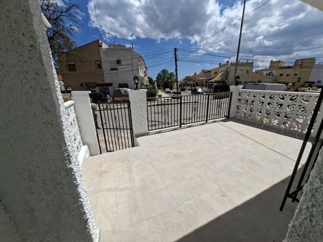 1 makuuhuone Omakotitalo myytävänä paikassa La Marina, Elche / Elx - 129 000 € (Ref: 9834581)
