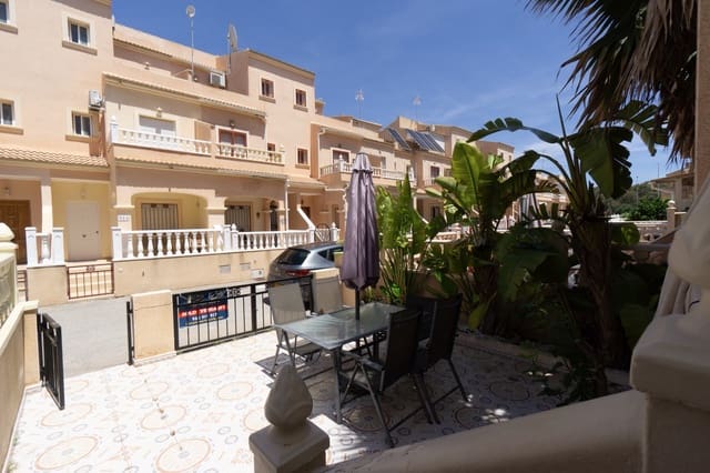 3 slaapkamer Huis te koop in Playa Flamenca, Orihuela met zwembad - € 195.000 (Ref: 9834583)