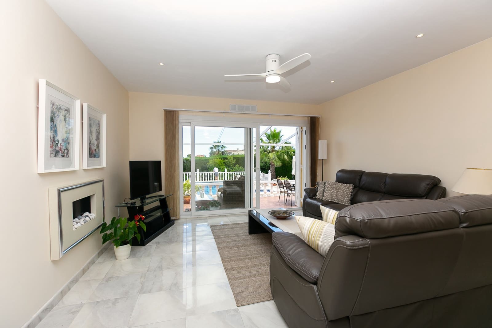 3 soveværelse Semi-Rækkehus til salg i Los Balcones med swimmingpool garage - € 425.000 (Ref: 9841321)