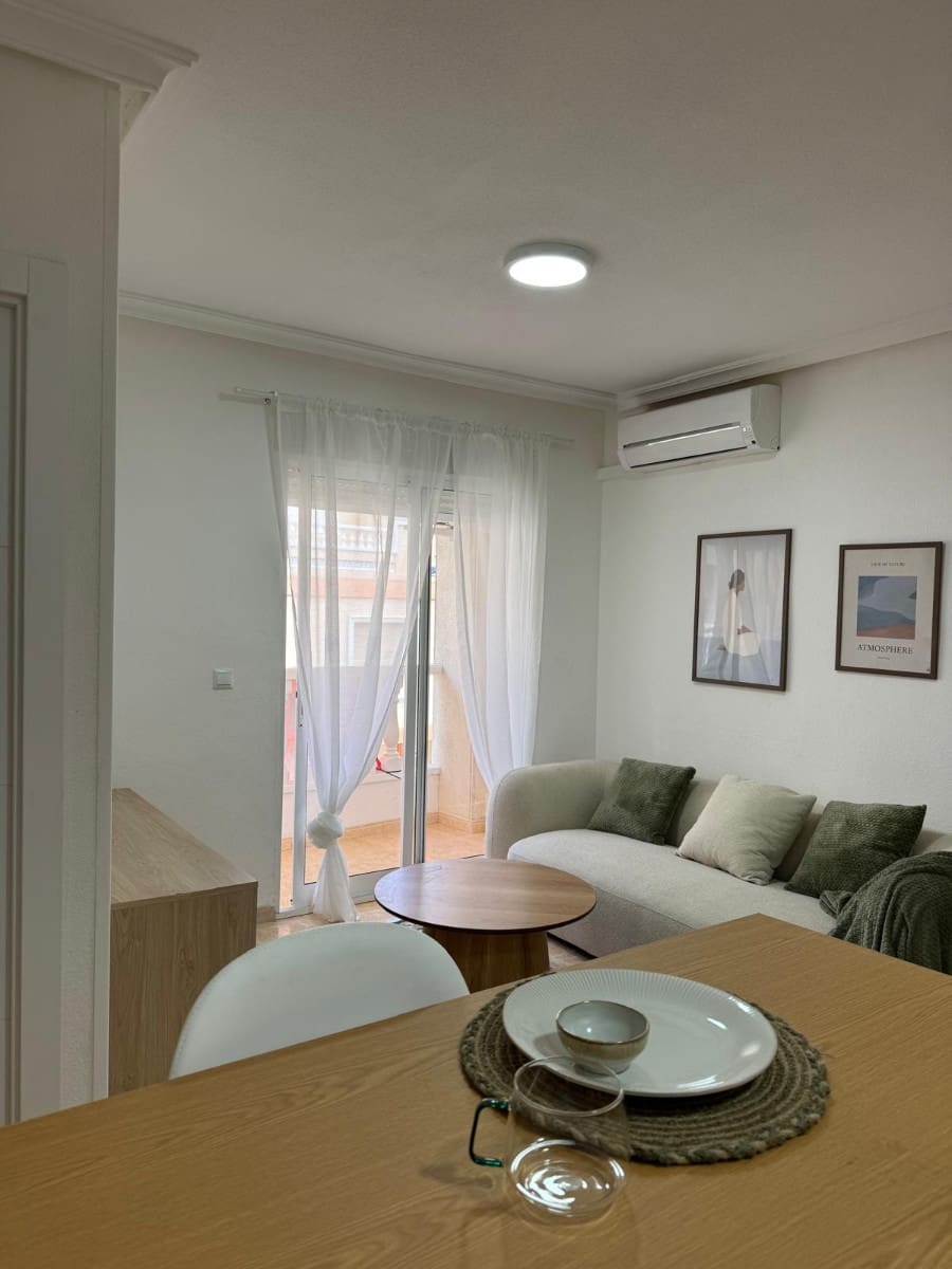 1 makuuhuone Huoneisto myytävänä paikassa Torrevieja mukana uima-altaan - 144 000 € (Ref: 9843988)