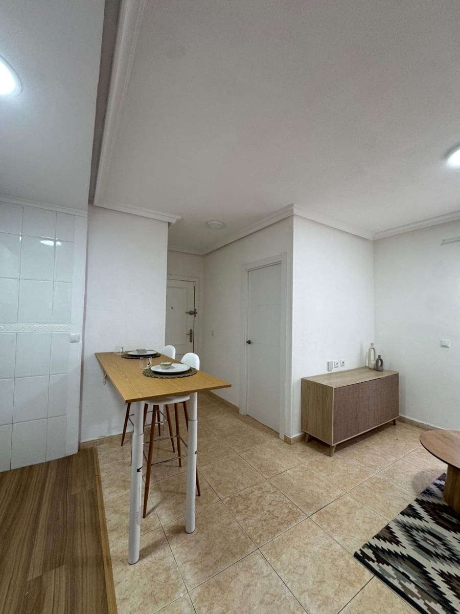 1 makuuhuone Huoneisto myytävänä paikassa Torrevieja mukana uima-altaan - 144 000 € (Ref: 9843988)